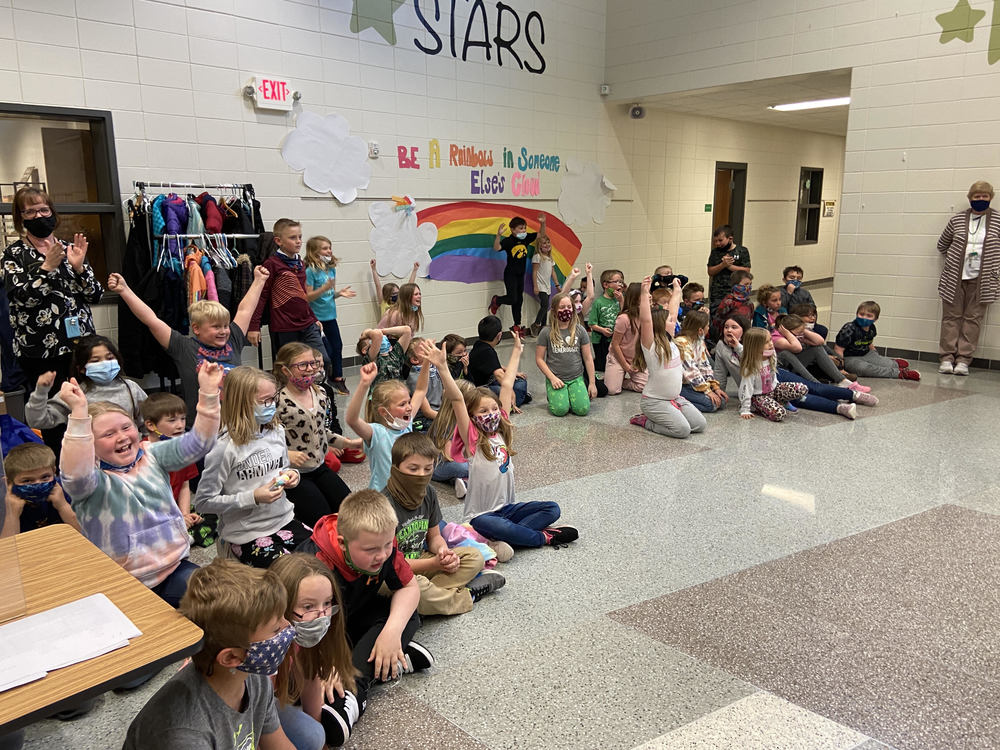 kids cheering